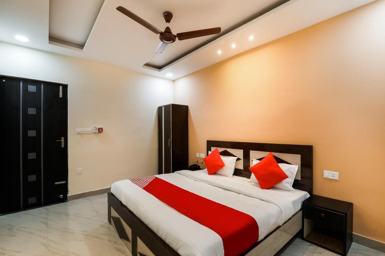 Hotel OYO Flagship 75575 Krishna Regency Bijnaur Exterior foto